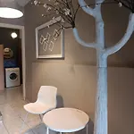 Apartament Isalos Urban Oasis - Tranquil Garden Retreat - Walk To Center - Free Easy Parking - Near Helexpo & Salonic